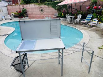 Portable camping table