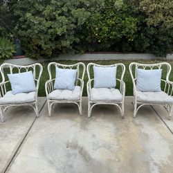 Set a four patio chairs