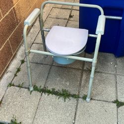Portable Bedside Toilet