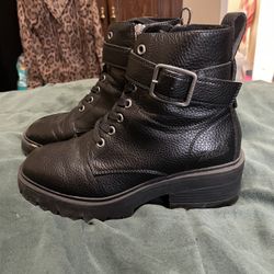 Woman’s Black boots 