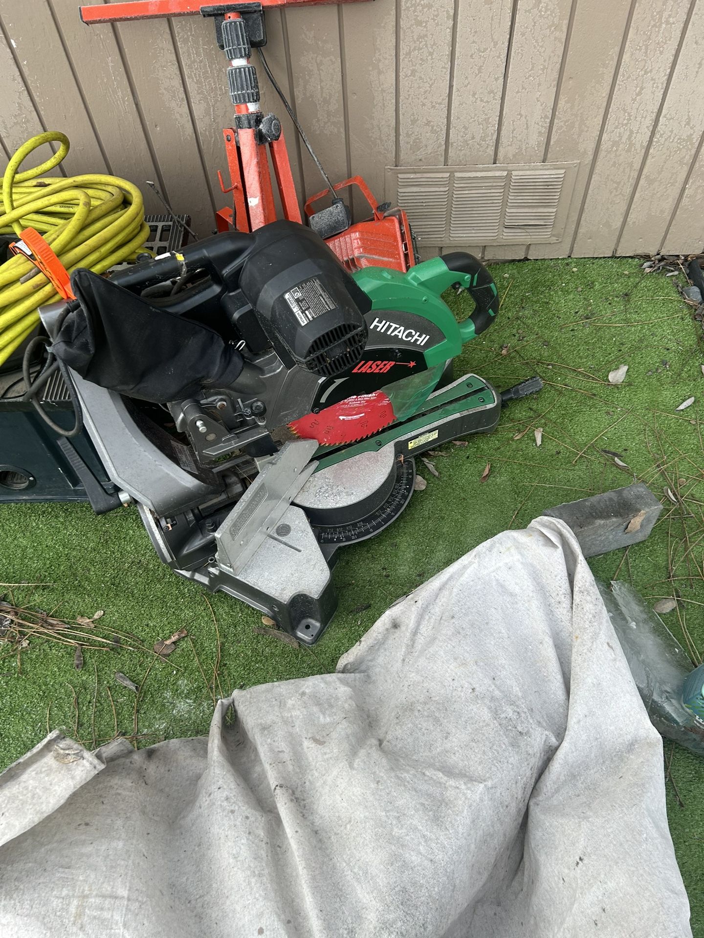 Hitachi Compound Miter Saw