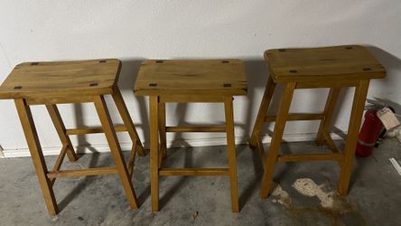 Studs/bancos Solid Wood $15