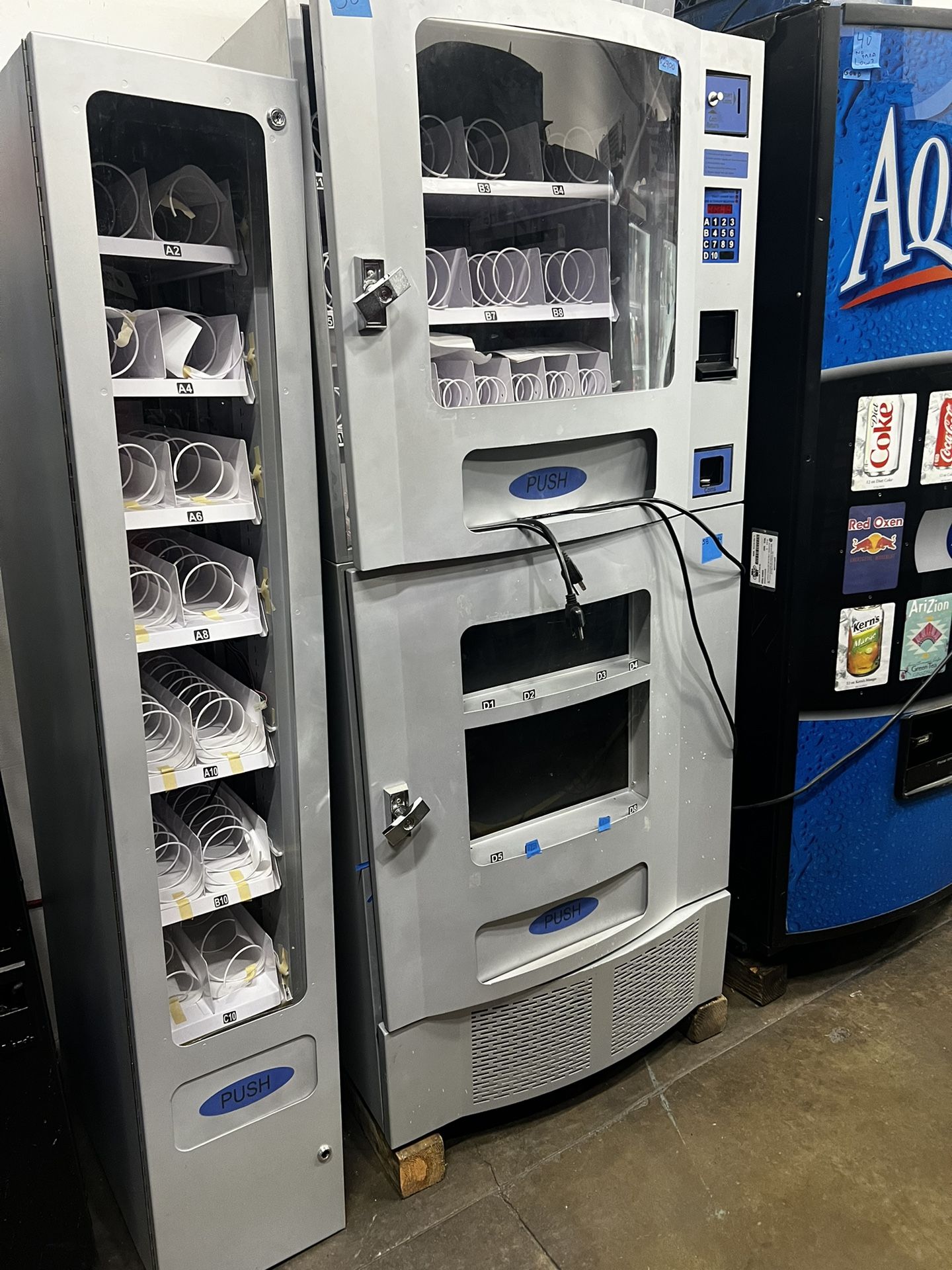 COMBO VENDING MACHINE BRAND NEW,All Products : American Fashion Style Bags On Sale