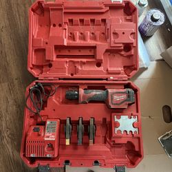 milwaukee M18 Short throw press Tool
