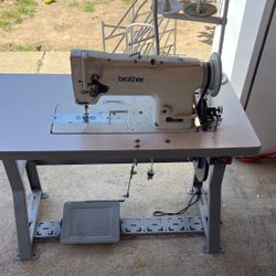 Máquina De Coser Industrial Marca Brother 
