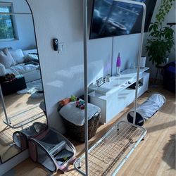 Clothing rack with movable / removable shelves