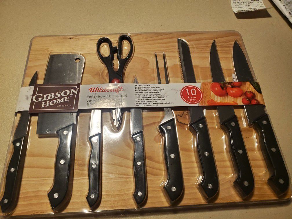 New Cutlery Sealed Gibson Home Wildcraft Cutlery Set with Wooden Cutting Board - 10 Pieces