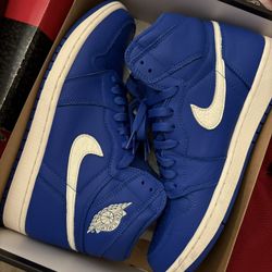 Jordan 1 Hyper Royal Size 9.5