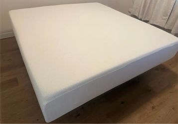 King 12” zinus memory foam mattress