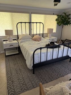 Iron bed frame (new condition)