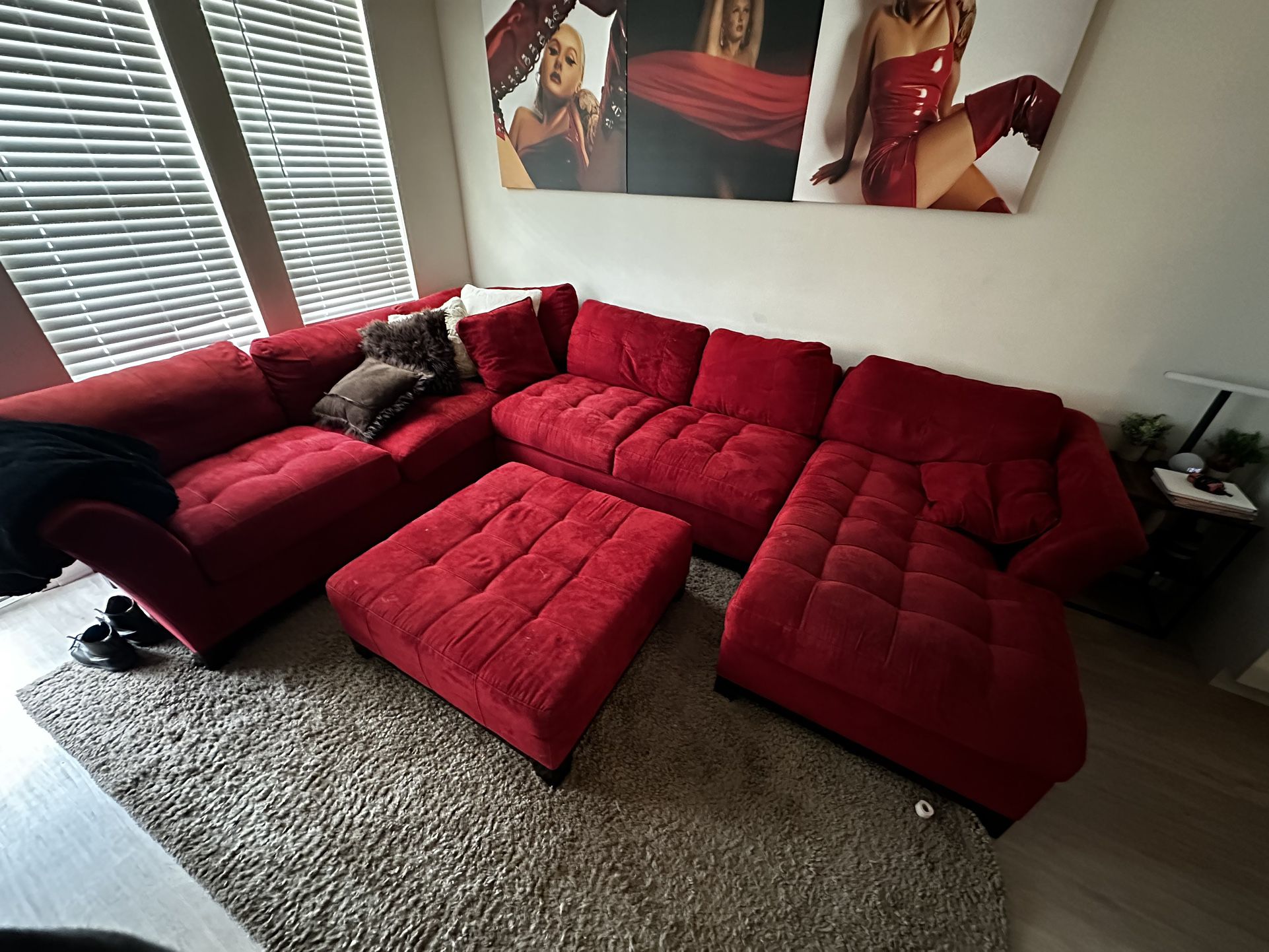 6 Seater Couch with Ottoman NEEDS TO GO
