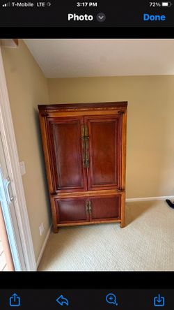 Armoire  5 1/2 ft L x 3 1/2ft