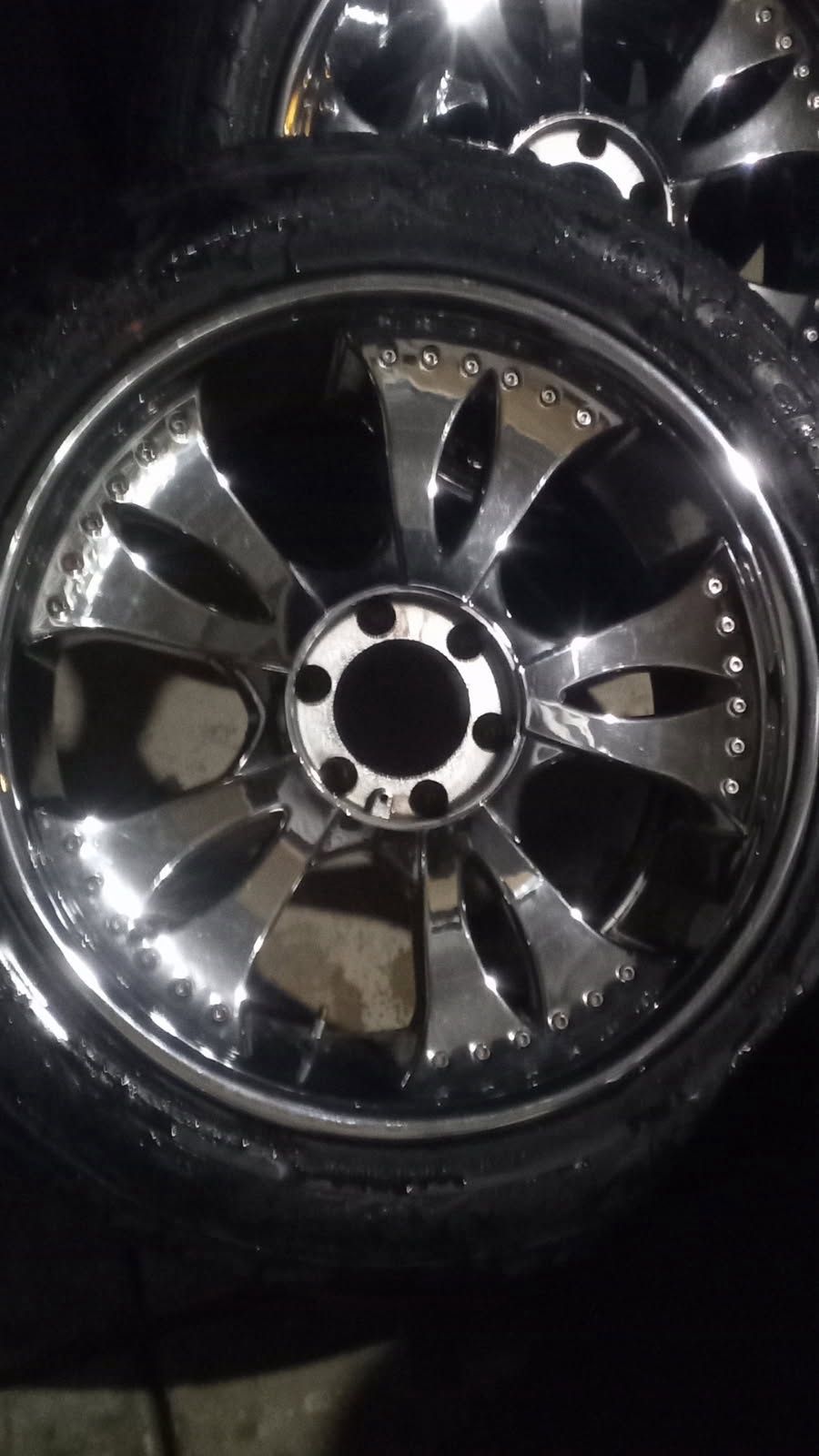 22”in Rims 6 Lug Nuts Whole Set