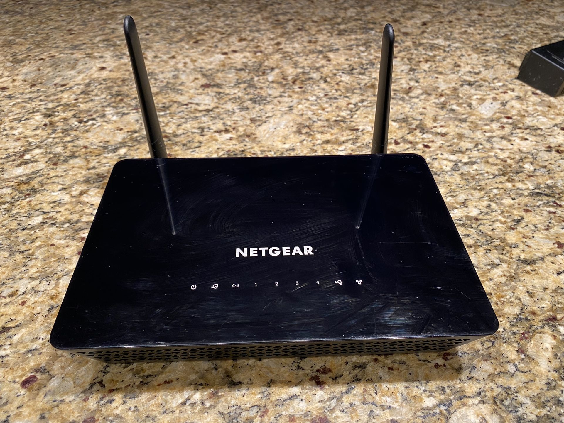 NETGEAR - AC1200 Dual- Band Wi-Fi 5 Router R6220
