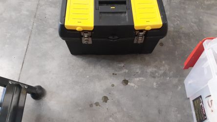 Stanley tool box with removable tray