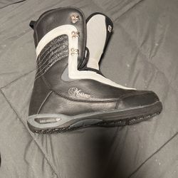 Women’s Morrow Snowboard Boots Size 10