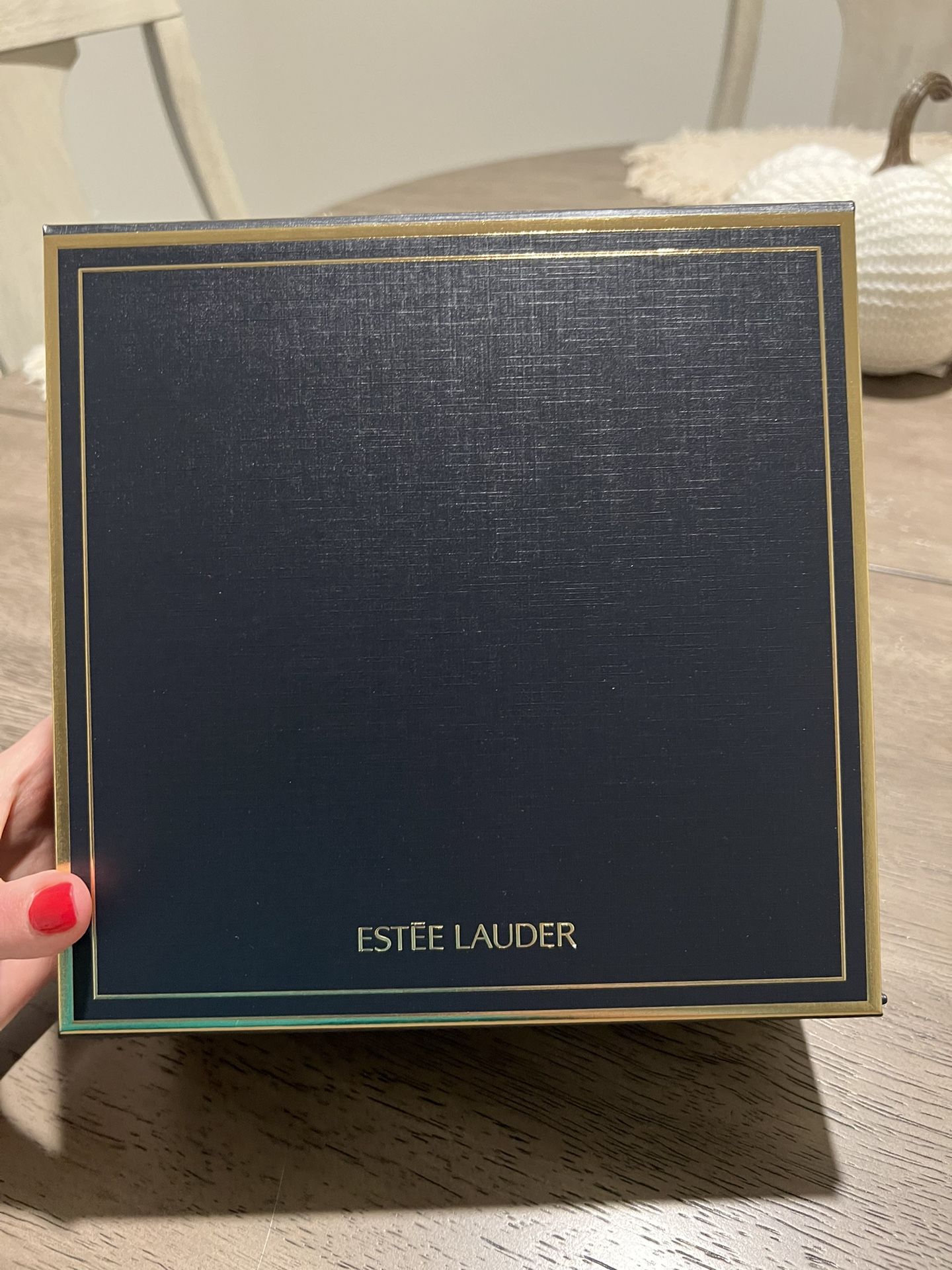 Estée Lauder gift box