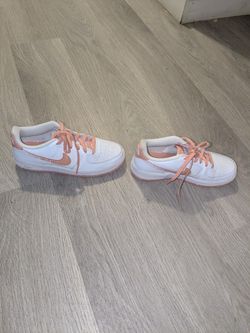 Nikes Shoes Peach And White Size 7