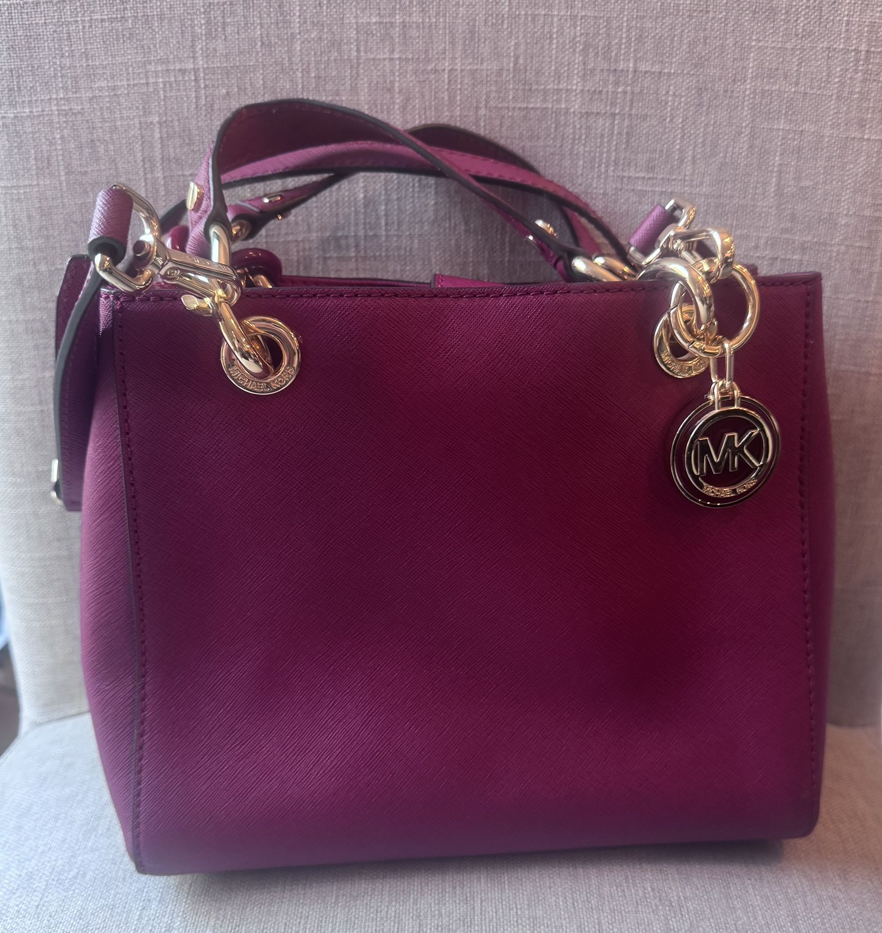 👜 Michael Kors Cynthia Small Saffiano Leather Satchel – Elegant & Chi