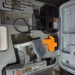 Sunco Battery operated sheet rock gun w/bucket of screws