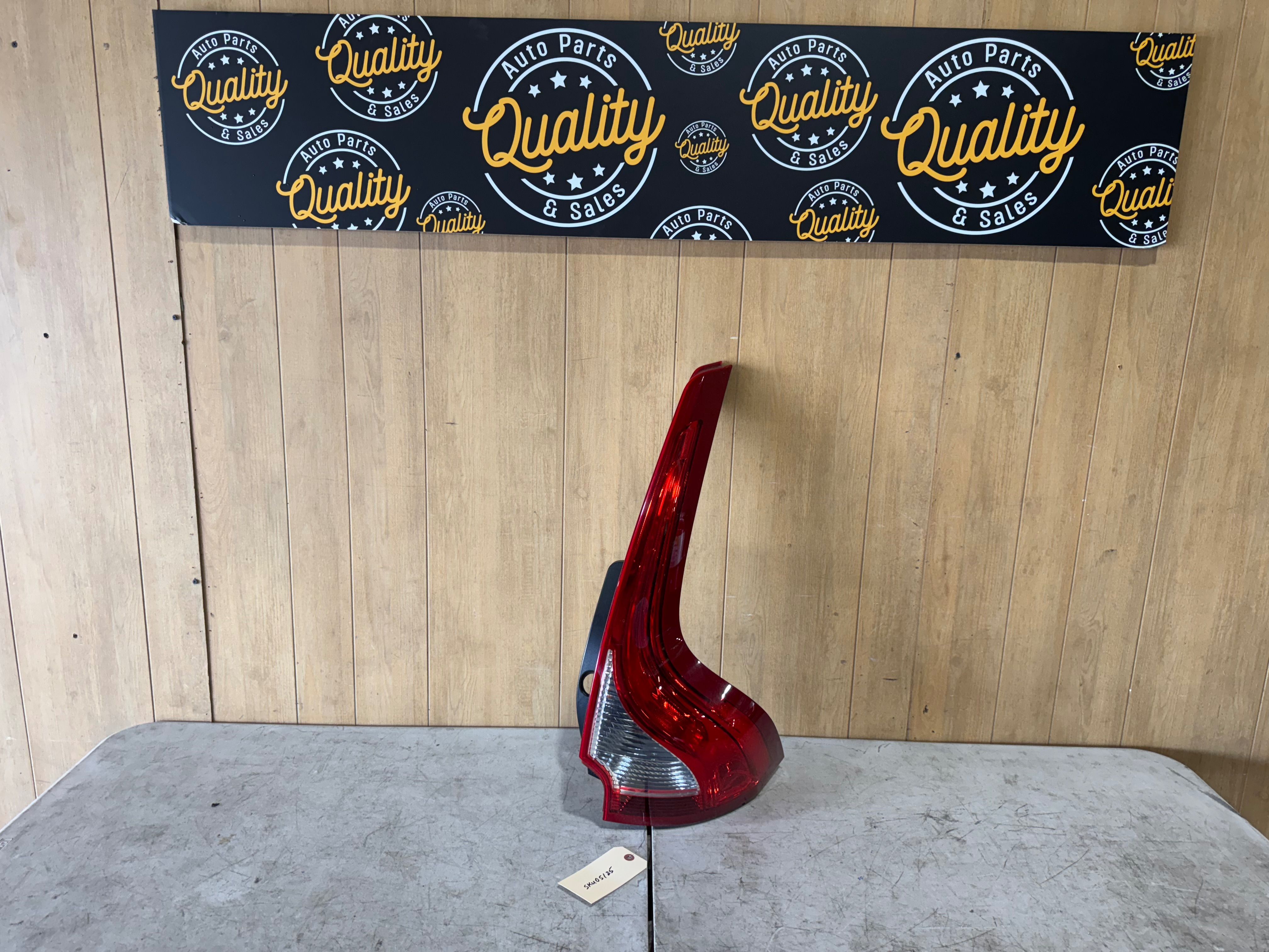 2012 2013 2014 2015 2016 2017 Volvo XC60 Passenger Side Right Side Tail Light