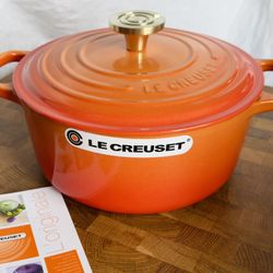 Le Creuset 4.5qt Signature Round Dutch Oven with Crucible Knob in Flamme Doree, Golden Shimmer, New & Perfect Condition, Retail $470 - Made in France 