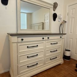 Laurel Queen Bedroom Set