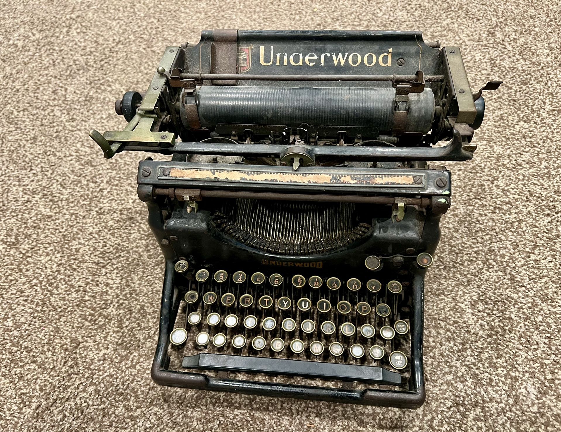Antique Underwood Typewriter – 1920s Era