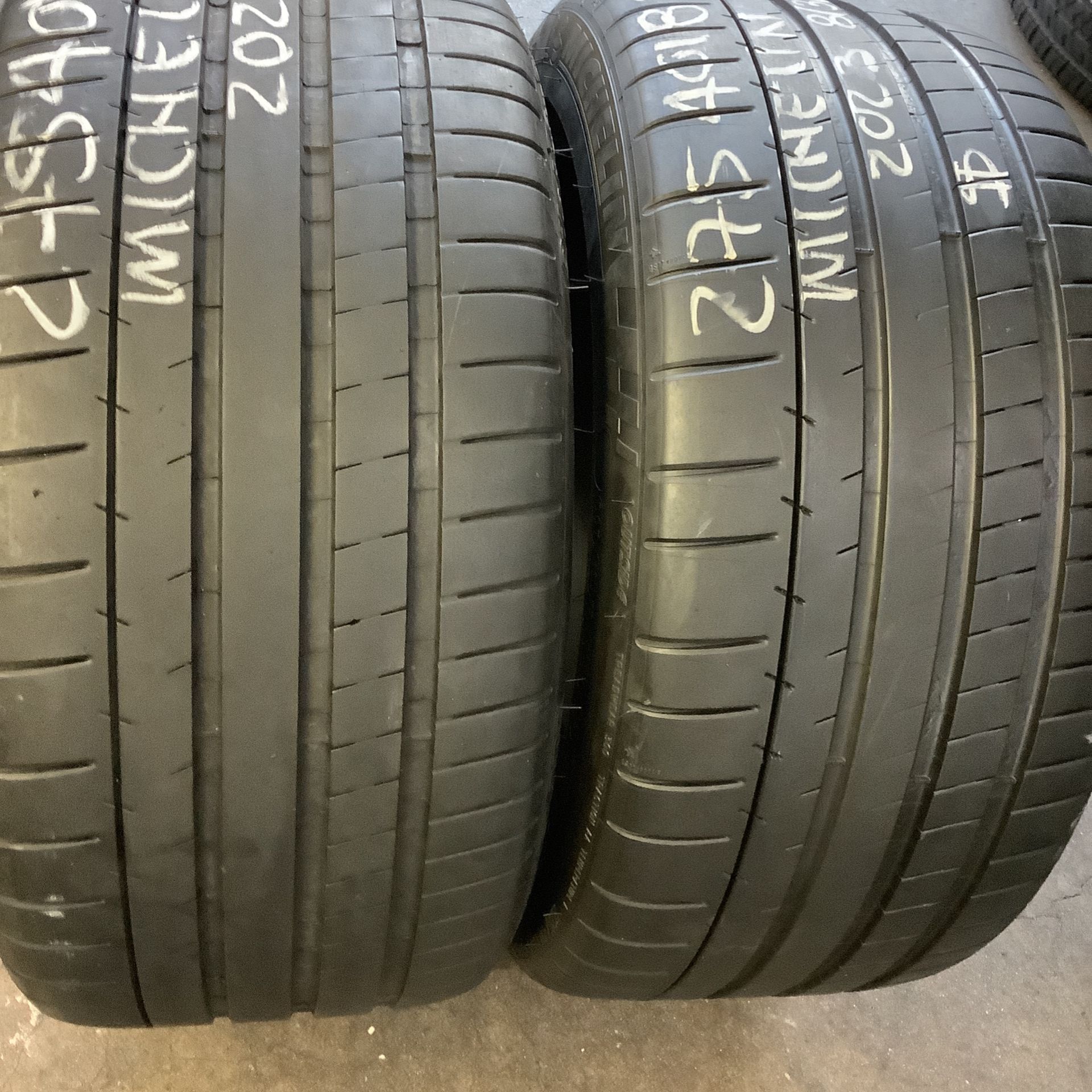275/40/18 for Sale in Glendale, AZ - OfferUp
