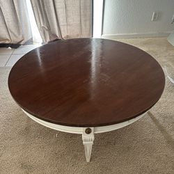 Solid Wood Coffee Table. Excellent Condition 