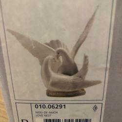 Lladro: “Nido De Amor Love Nest” Retired