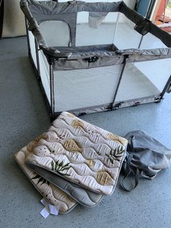 Large Foldable Baby Playpen / Play Yard with Padded Quilted Mat & Carry Bag We