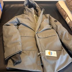 Vuori Parka Jacket- Brand New (Olive Green) 