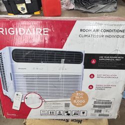 FRIGIDAIRE ROOM AC 8,000 BTU 350 sq ft.