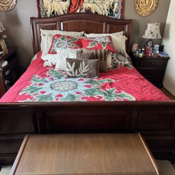 Beautiful King Size Wood Bedroom Set