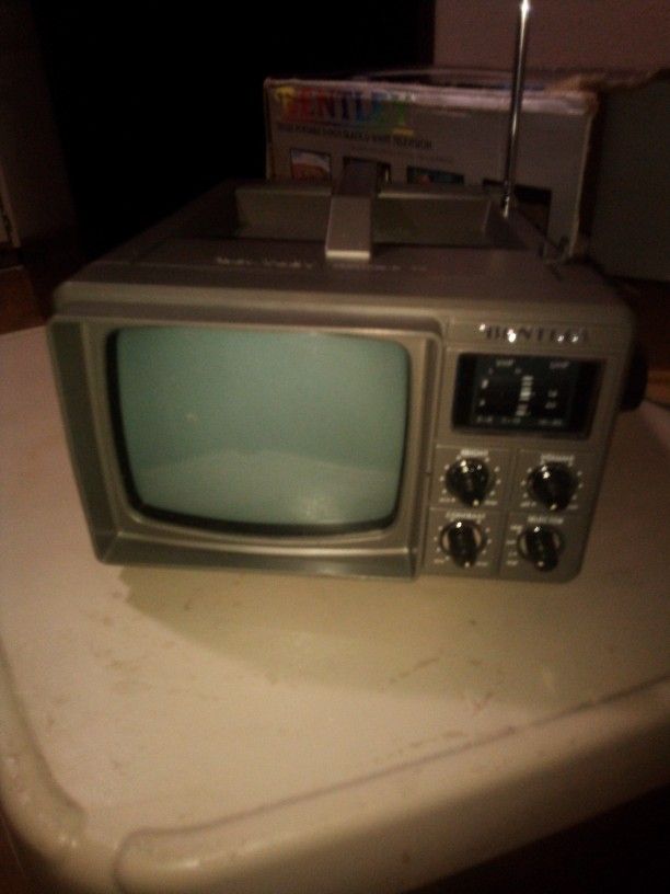 Vintage Bentley Black And White 5 Inch Portable 📺 Deluxe