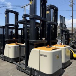 2018 Crown SP4000 (wire guidance) stand up orderpicker 