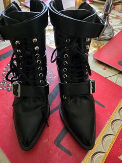BEAUTIFUL BOOT SANDALS SIZE 6.5