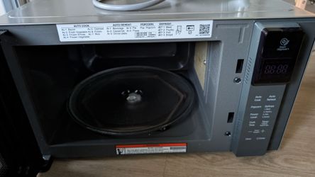 LG Countertop Microwave .9 cu ft, 100 watt stainless steel