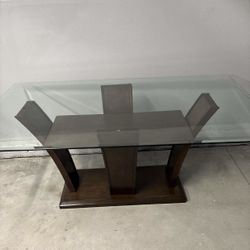 Beautiful Dining Table With 6 Leather Chairs 