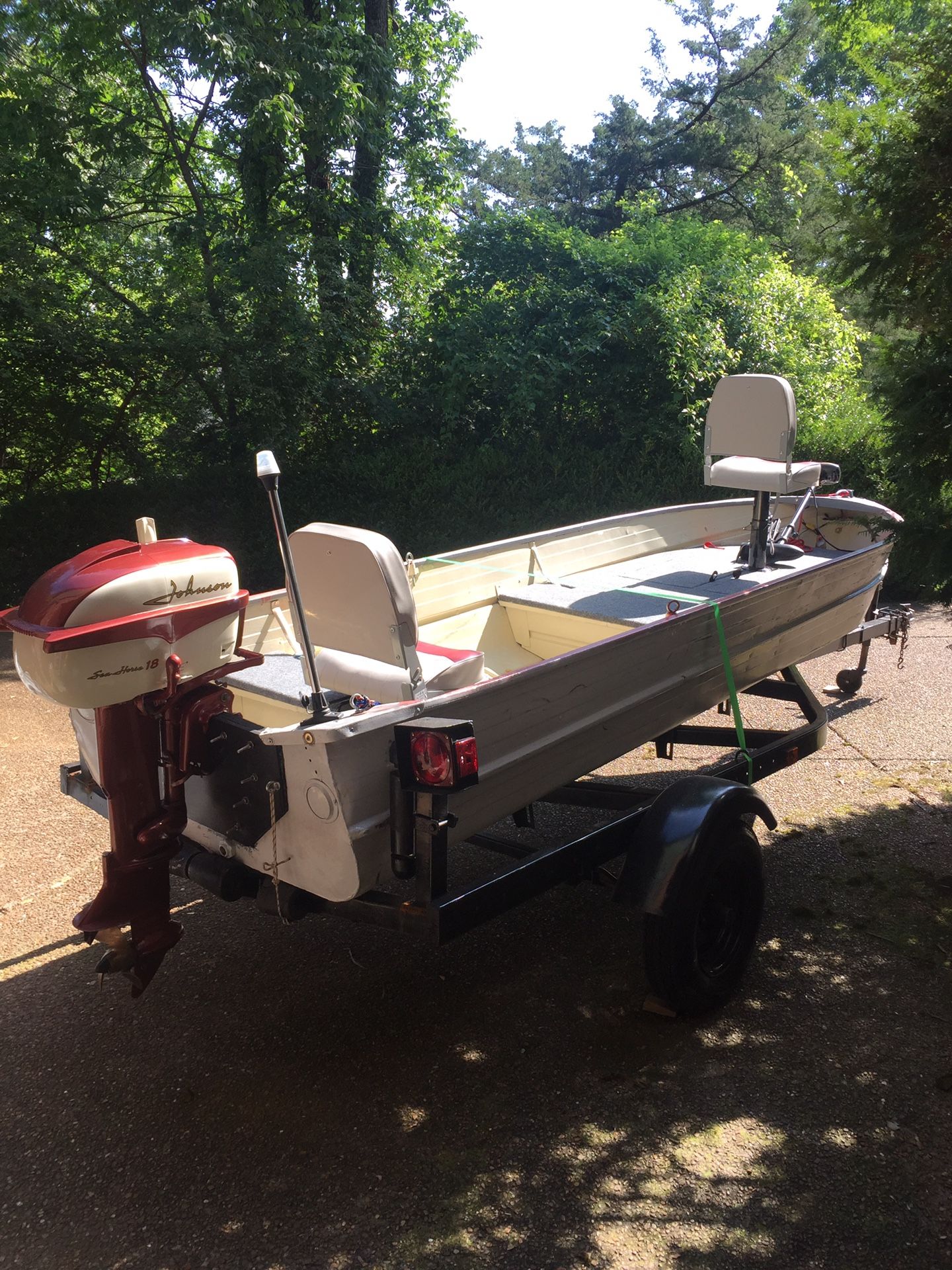 14 ft aluminum v-Hull Jon boat