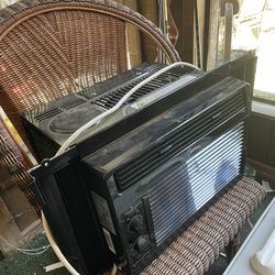 Midea Window Air Conditioner Black 5000 BTU /150 sq ft