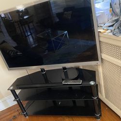 50-60in Samsung Tv With Tv Stand 