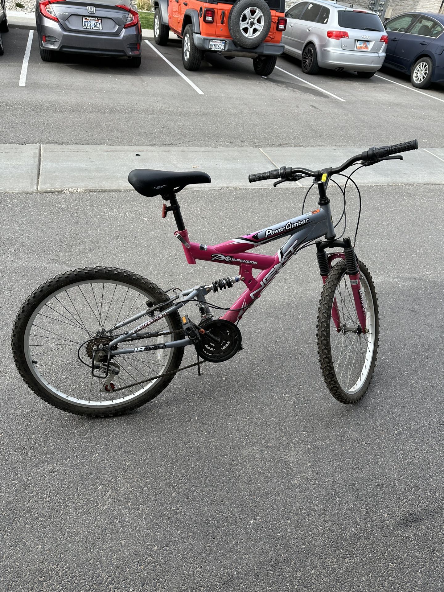 Hyper Bicycles 20" Girl's Swift Mountain Bike Color Magenta