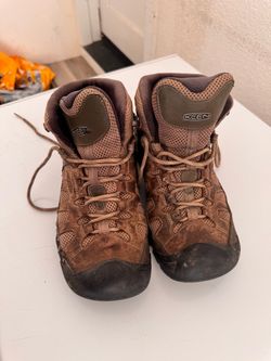 Used men's Keen hiking boots size 9