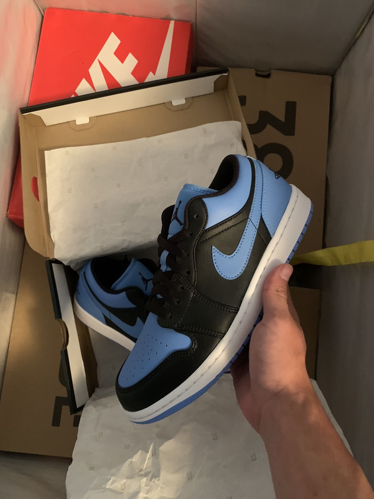 Jordan 1 Low Black University Blue Size 7m/8.5W