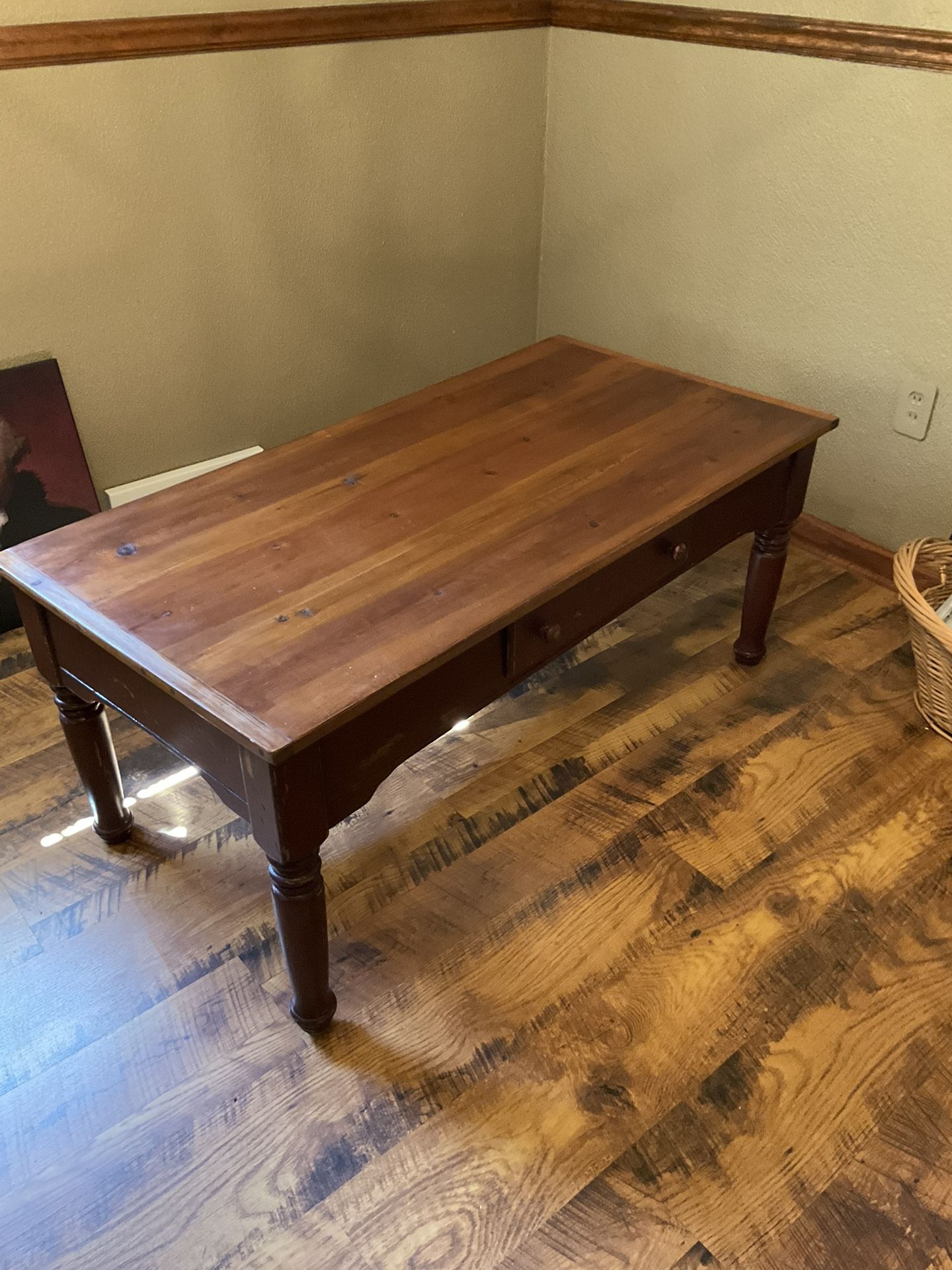 PRIMITIVE COUNTRY/FARMHOUSE COFFEE TABLE WITH DRAWER