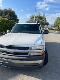 Chevy Suburban 1(contact info removed) • 110,000 millas • Clean Title • $4,500
