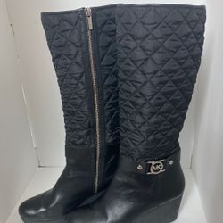Michael Kors. Woman Boots Black. Size 10 m. Used Good Conditions. Se Habla Español. Pick Up In Bartlett . il