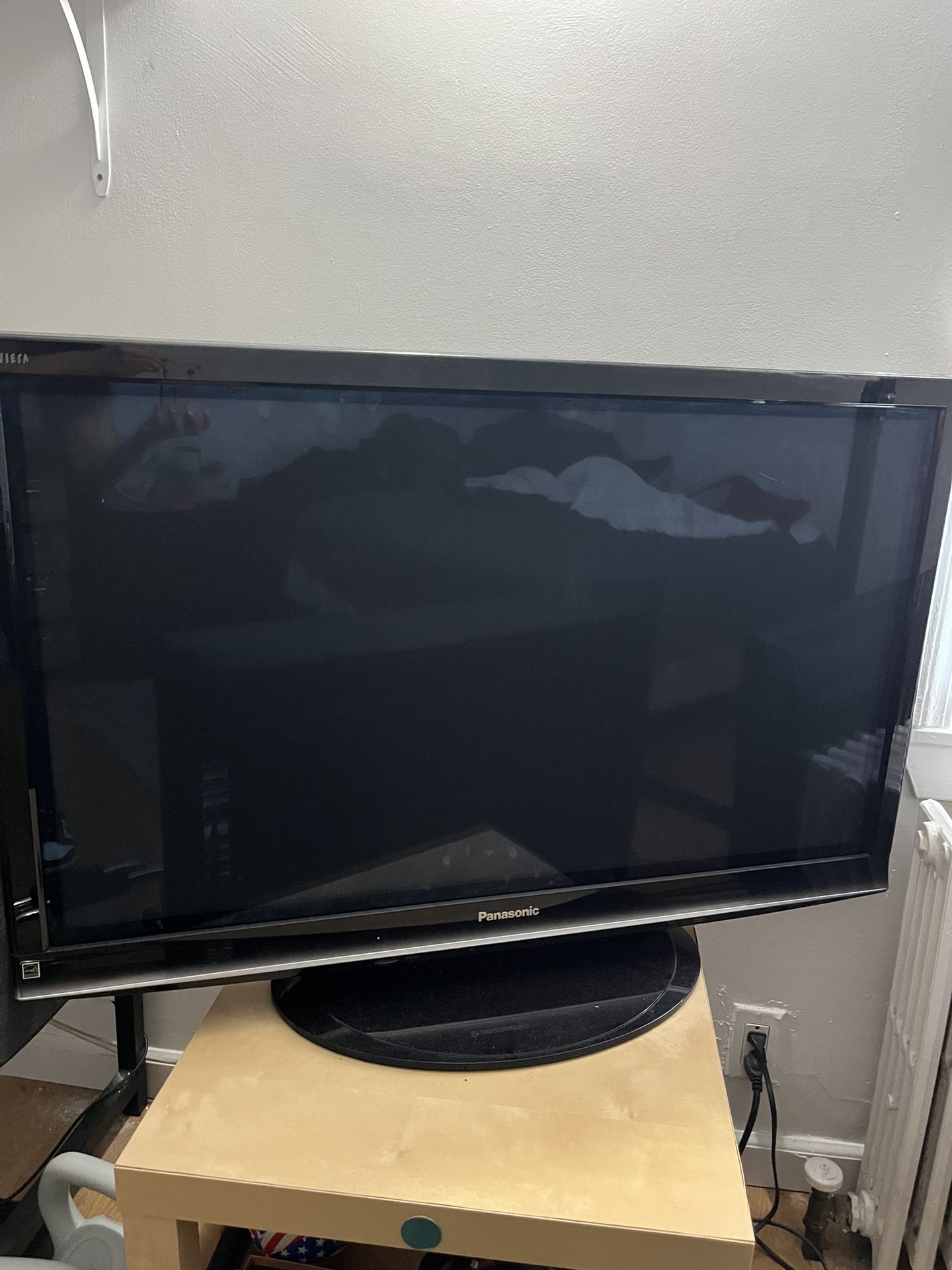 Panasonic Viera G10 Series 42" 1080p THX-Certified Plasma TV - Like New!